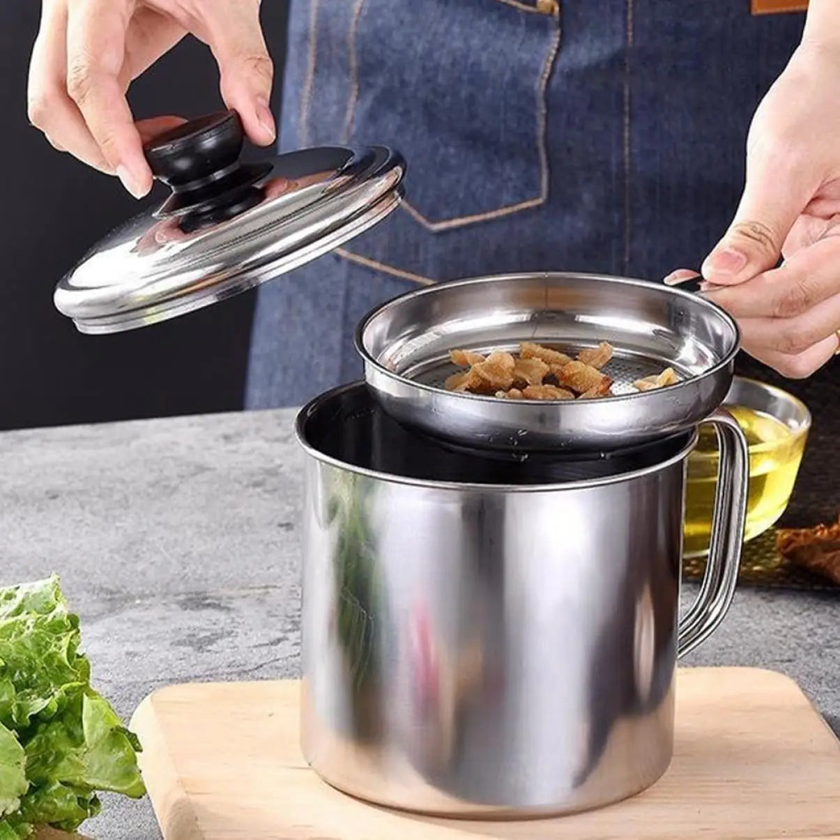 Bacon Grease Container Kitchen Oil Container Can with Strainer for Store Meat Frying Oil and Cooking Grease Storage